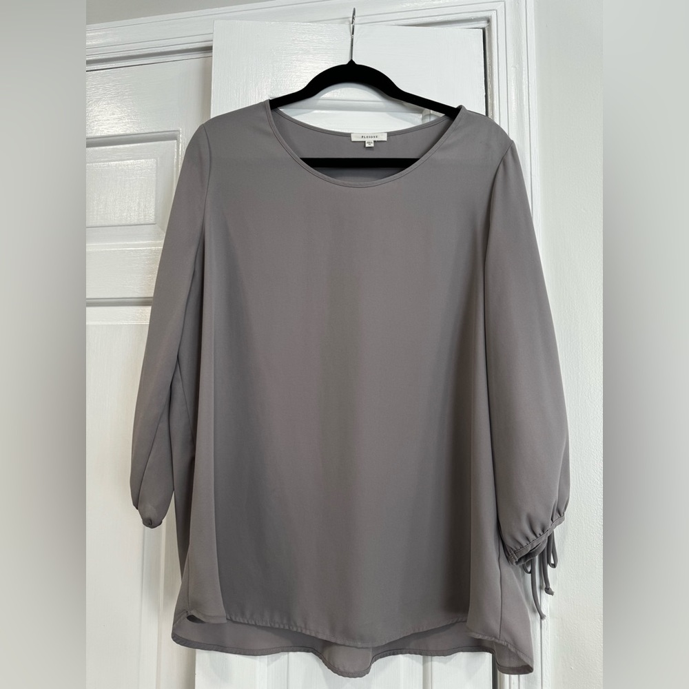 Grey Pleione Women’s XL Long Sleeve Blouse